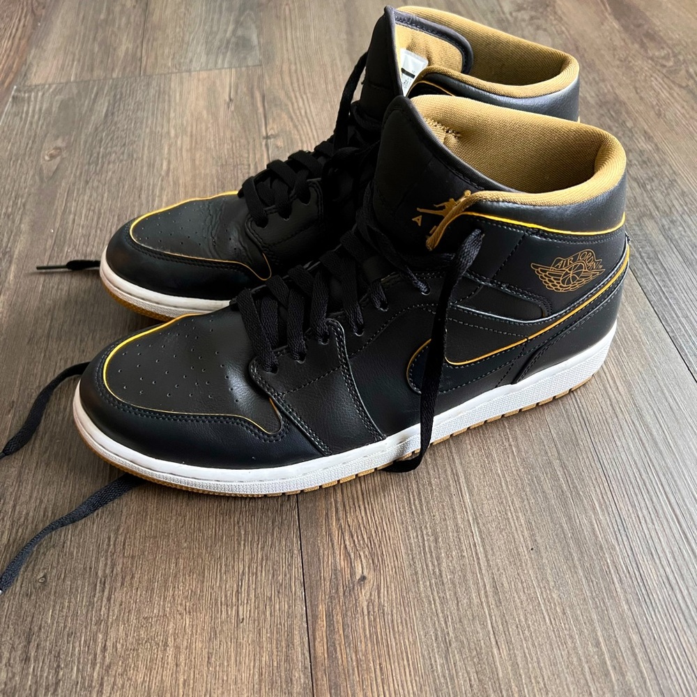 Nike Air Jordan 1 Black Gold